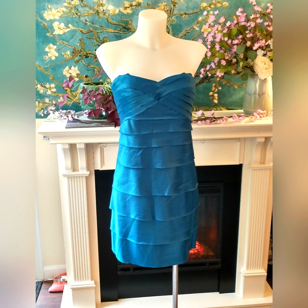 Gorgeous satin layers in deep peacock teal color, very rich and luxurious M EUC.